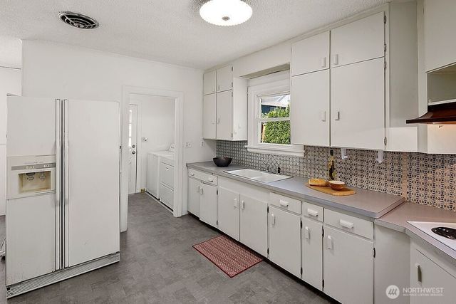 1564 NE Serpentine Place, Shoreline, WA 98155