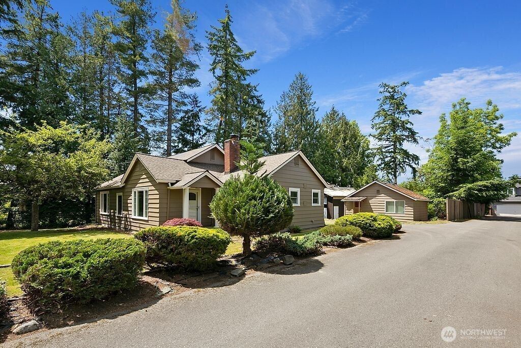 1564 NE Serpentine Place, Shoreline, WA 98155