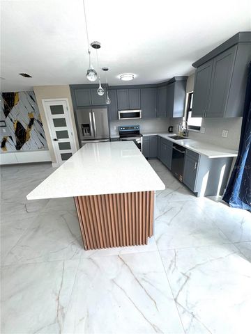 10708 DONBRESE AVENUE, Tampa, FL 33615