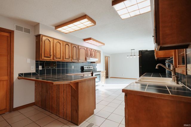 4116 N CONGRESS, Evansville, IN 47711