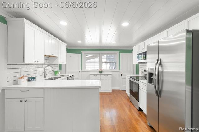 406 E Sherman Street, Holly, MI 48442