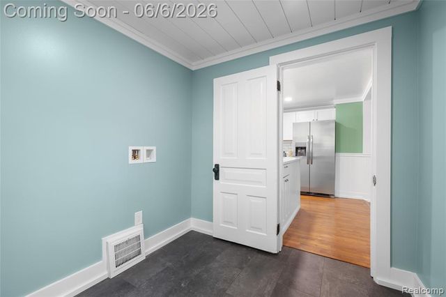 406 E Sherman Street, Holly, MI 48442