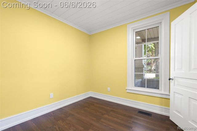 406 E Sherman Street, Holly, MI 48442