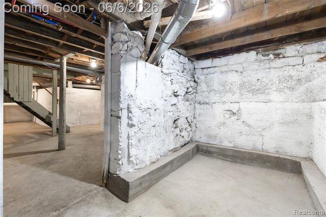 406 E Sherman Street, Holly, MI 48442