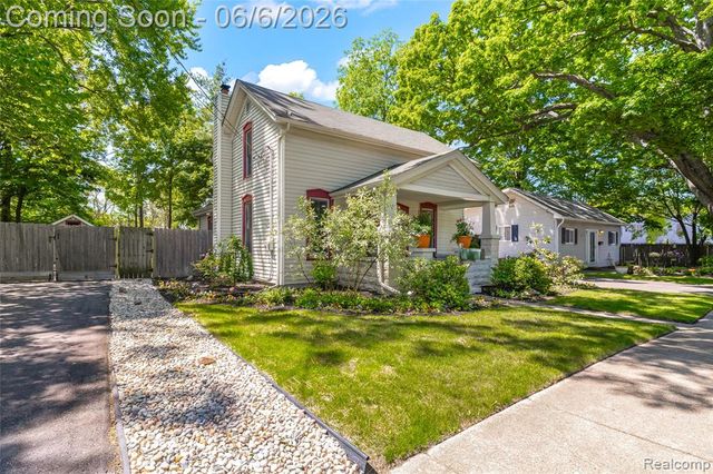 406 E Sherman Street, Holly, MI 48442