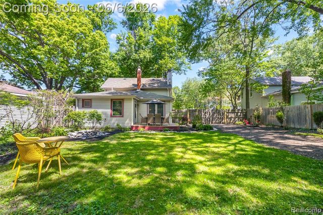 406 E Sherman Street, Holly, MI 48442