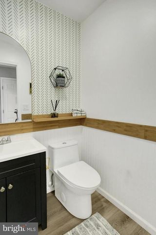 18 WILLOW WAY DR, Enola, PA 17025