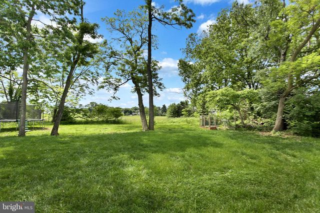 18 WILLOW WAY DR, Enola, PA 17025