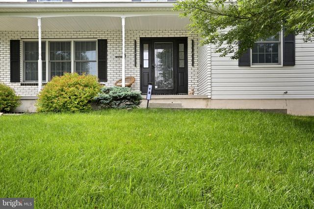 18 WILLOW WAY DR, Enola, PA 17025
