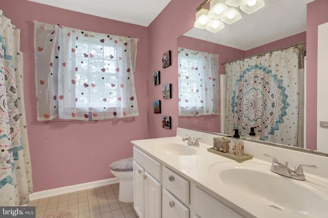18 WILLOW WAY DR, Enola, PA 17025