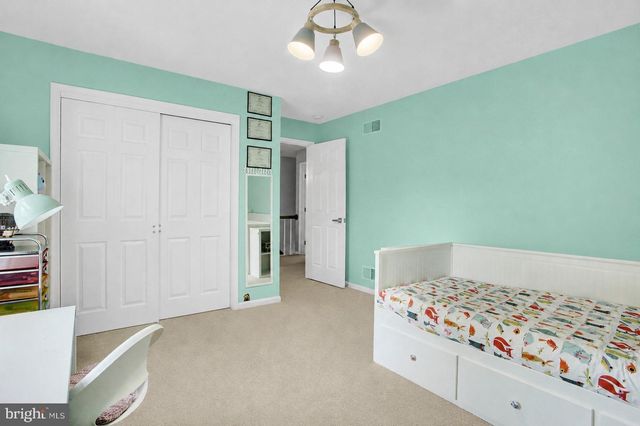 18 WILLOW WAY DR, Enola, PA 17025