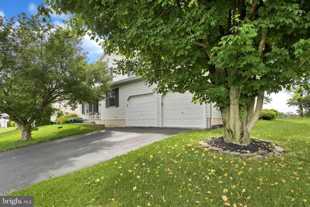 18 WILLOW WAY DR, Enola, PA 17025