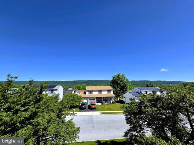 18 WILLOW WAY DR, Enola, PA 17025