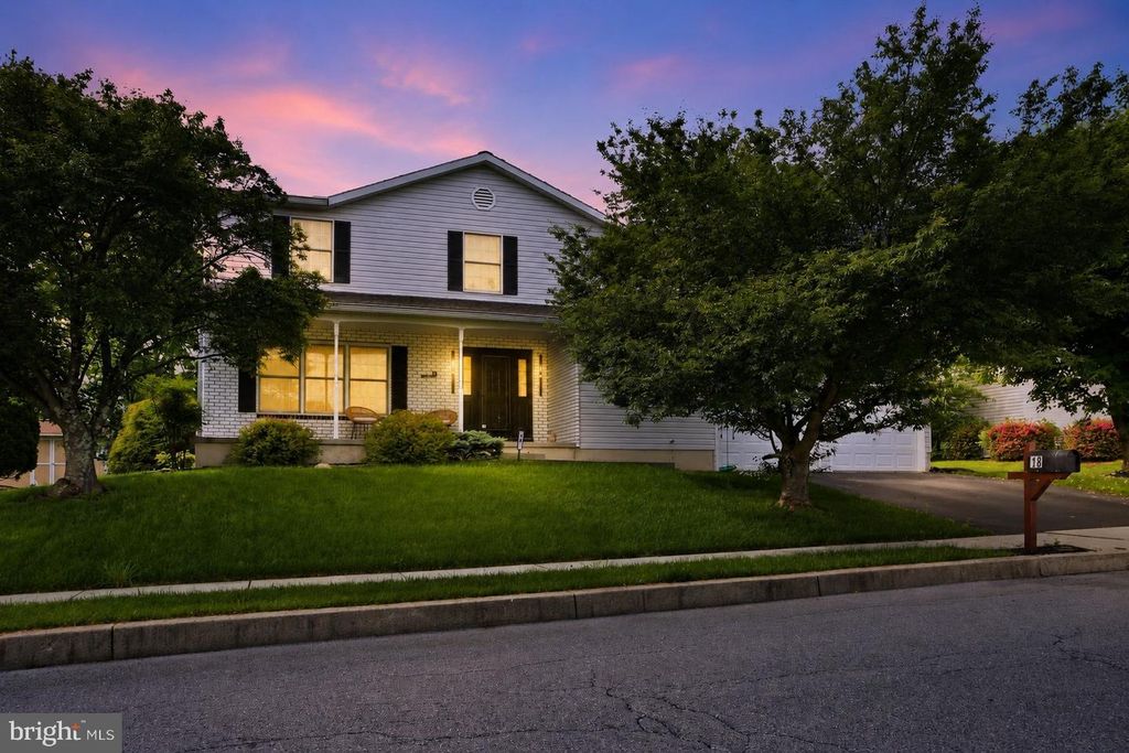 18 WILLOW WAY DR, Enola, PA 17025