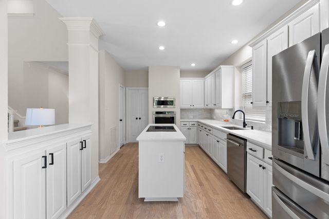 2136 Ash Grove Way, Dallas, TX 75228