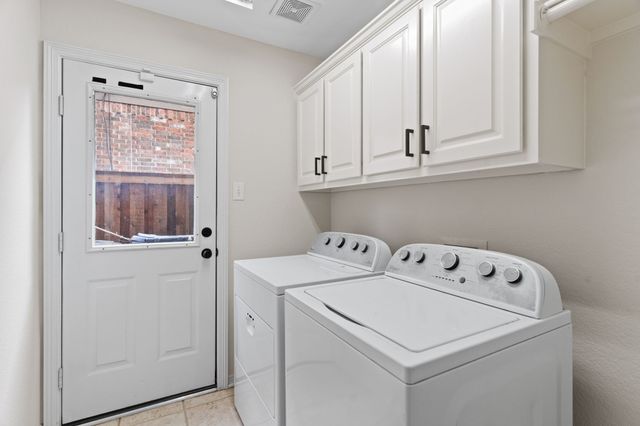 2136 Ash Grove Way, Dallas, TX 75228