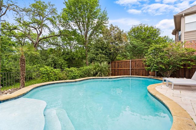 2136 Ash Grove Way, Dallas, TX 75228