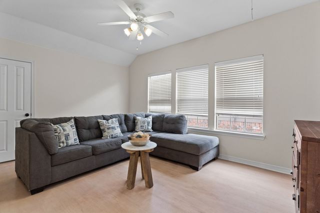 2136 Ash Grove Way, Dallas, TX 75228