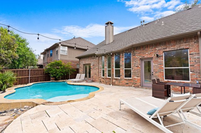 2136 Ash Grove Way, Dallas, TX 75228