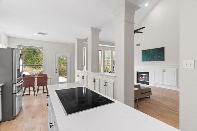 2136 Ash Grove Way, Dallas, TX 75228