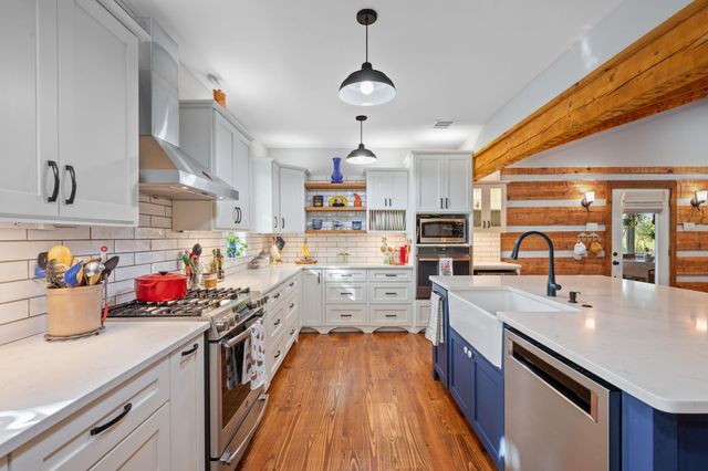 402 Smith RD, Bastrop, TX 78602