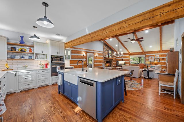 402 Smith RD, Bastrop, TX 78602