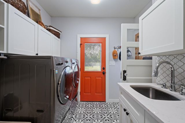 402 Smith RD, Bastrop, TX 78602
