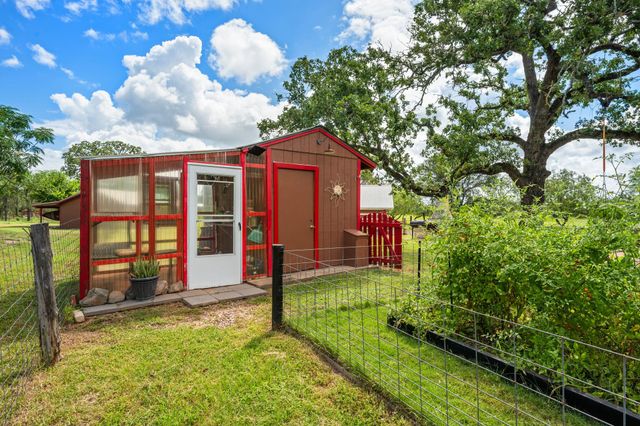 402 Smith RD, Bastrop, TX 78602