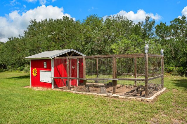 402 Smith RD, Bastrop, TX 78602