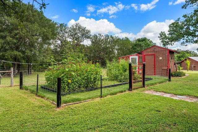 402 Smith RD, Bastrop, TX 78602