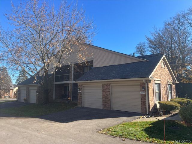 29726 Pine Ridge Circle, Farmington, MI 48331