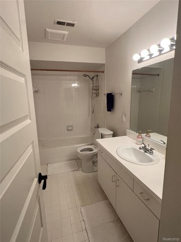 29726 Pine Ridge Circle, Farmington, MI 48331