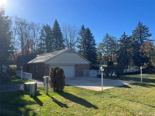 29726 Pine Ridge Circle, Farmington, MI 48331