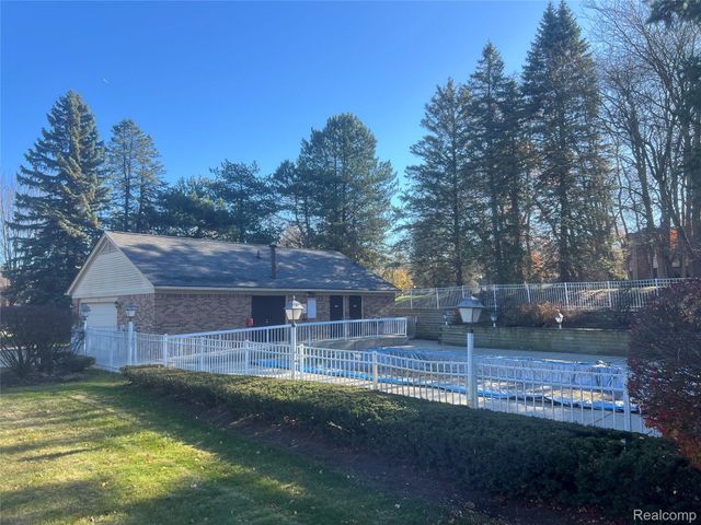 29726 Pine Ridge Circle, Farmington, MI 48331