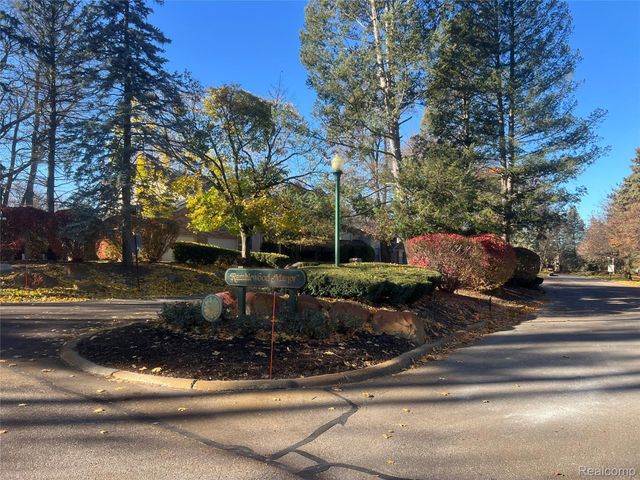 29726 Pine Ridge Circle, Farmington, MI 48331