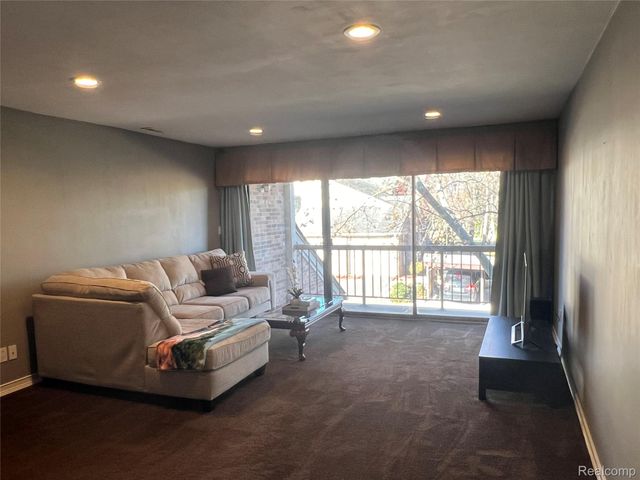 29726 Pine Ridge Circle, Farmington, MI 48331