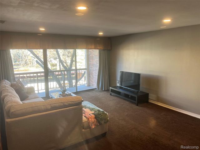 29726 Pine Ridge Circle, Farmington, MI 48331