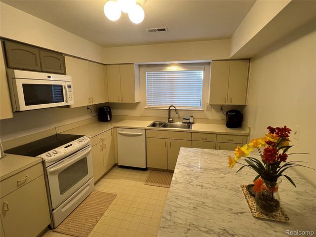 29726 Pine Ridge Circle, Farmington, MI 48331