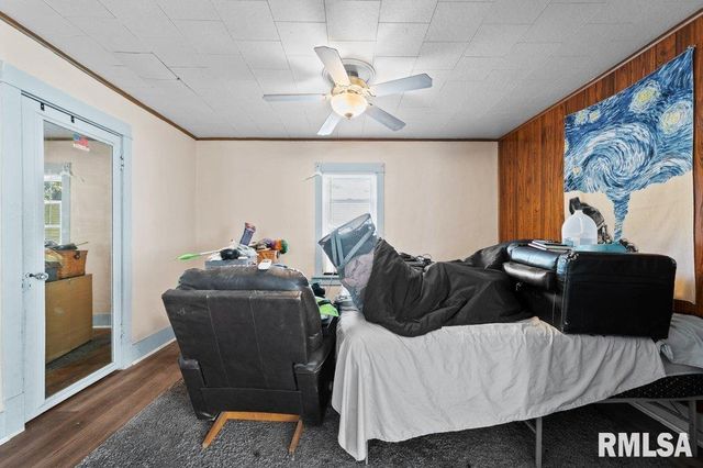 2400 32ND Street, Rock Island, IL 61201