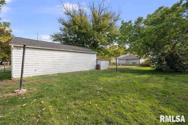 2400 32ND Street, Rock Island, IL 61201