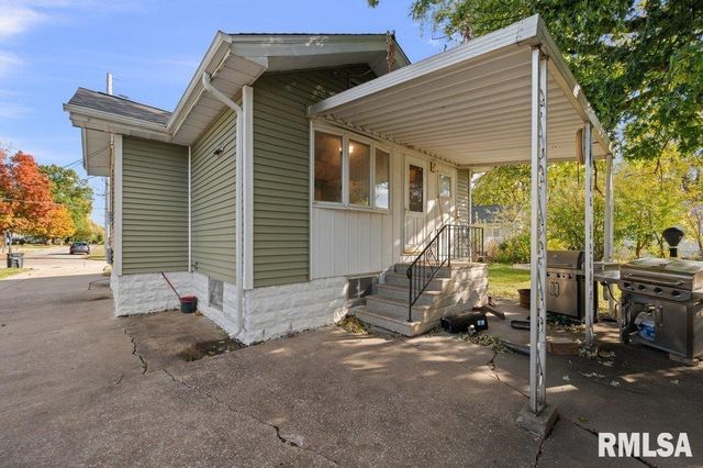 2400 32ND Street, Rock Island, IL 61201