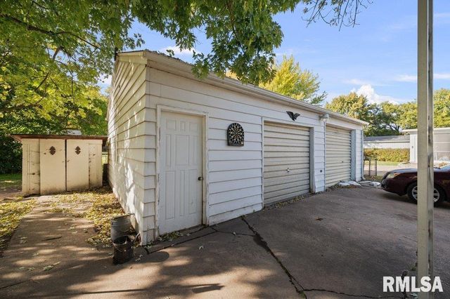 2400 32ND Street, Rock Island, IL 61201