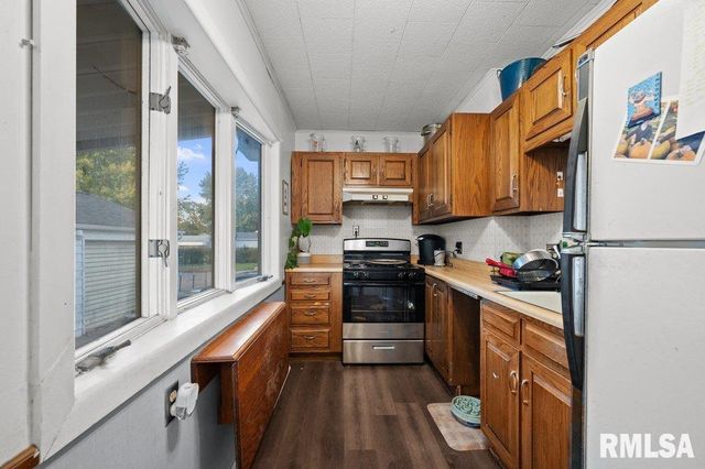 2400 32ND Street, Rock Island, IL 61201