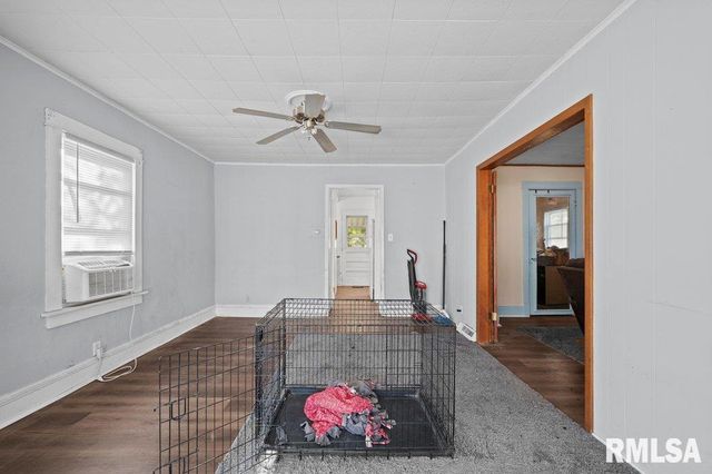 2400 32ND Street, Rock Island, IL 61201