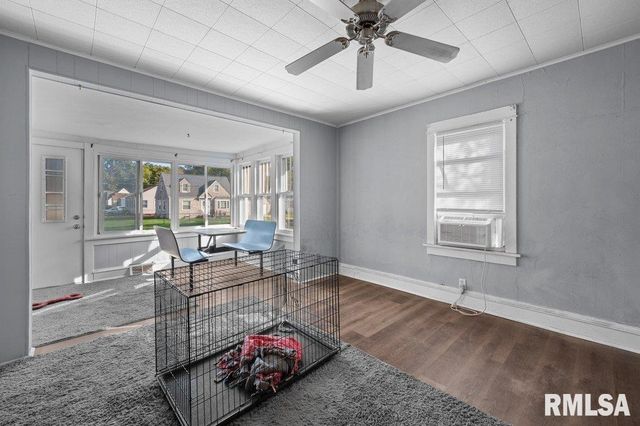 2400 32ND Street, Rock Island, IL 61201