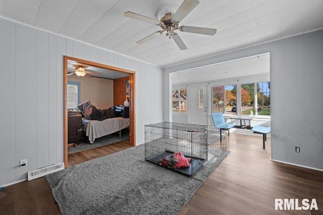 2400 32ND Street, Rock Island, IL 61201