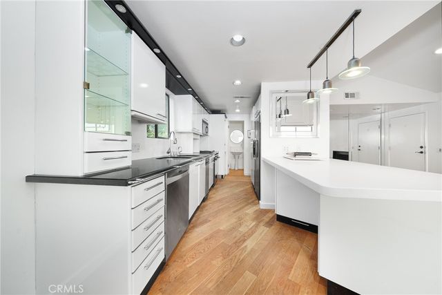 640 Sturtevant Dr, Sierra Madre, CA 91024