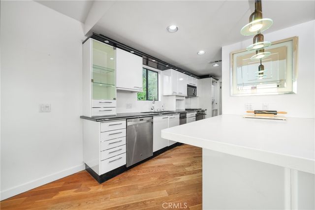 640 Sturtevant Dr, Sierra Madre, CA 91024