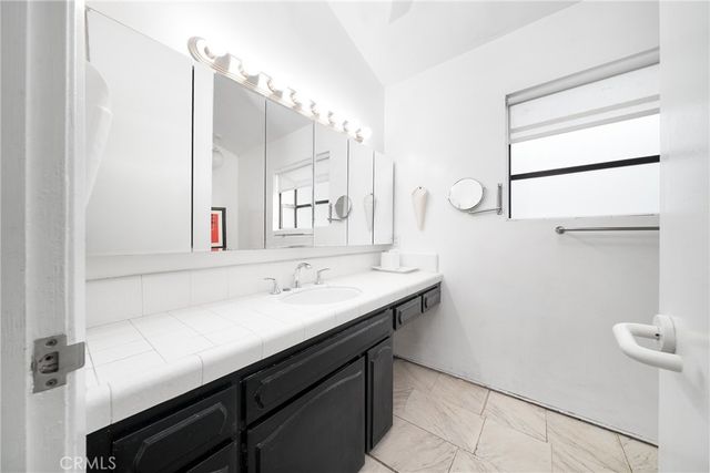 640 Sturtevant Dr, Sierra Madre, CA 91024