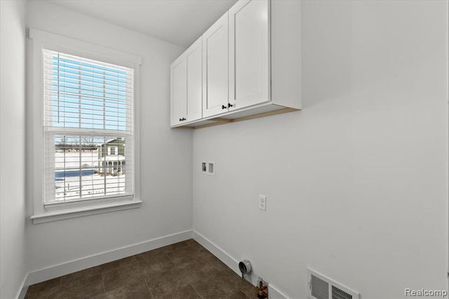 6192 Summerbrooke Circle, Fowlerville, MI 48836